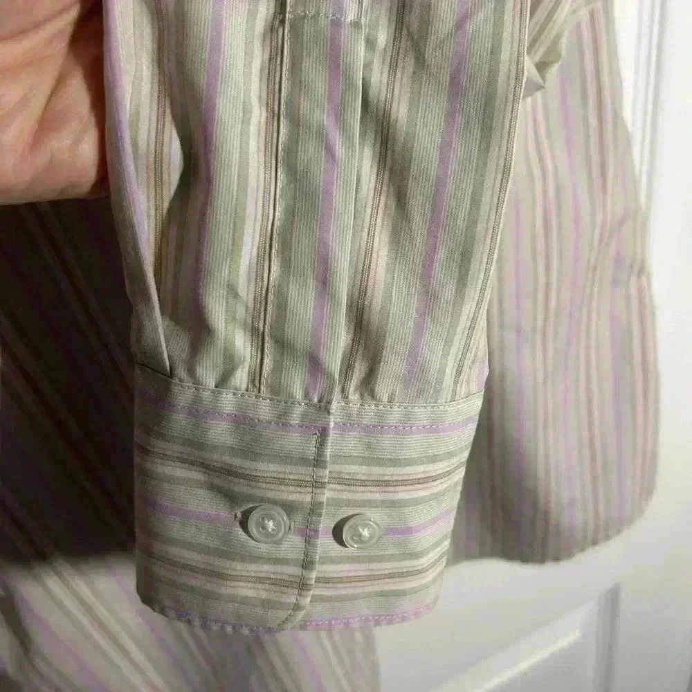 Eddie Bauer Wrinkle Resistant stripped button up Woman’s Blouse.  Size Small. - Picture 6 of 12
